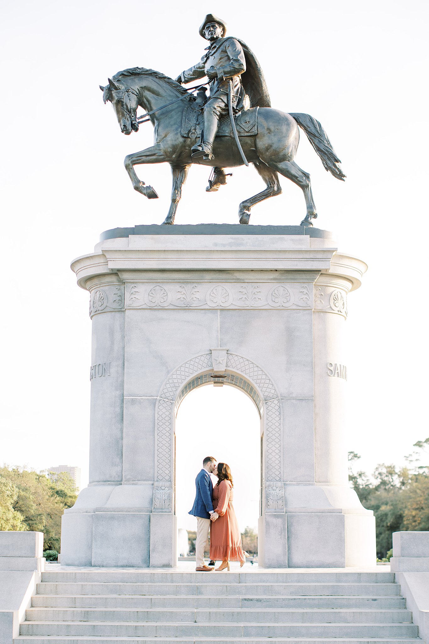 kiss in front of sam houston monument