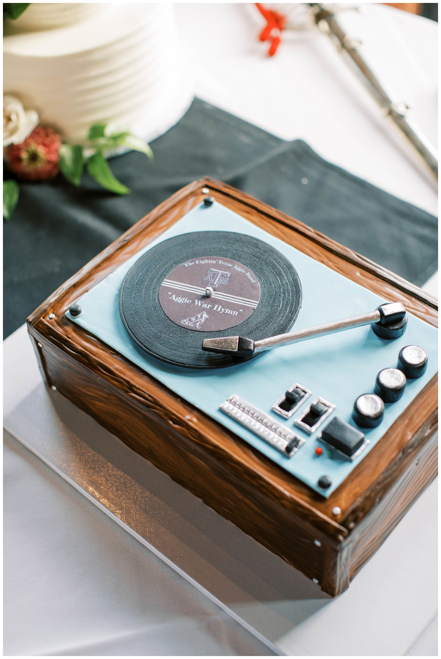 record player wedding cake