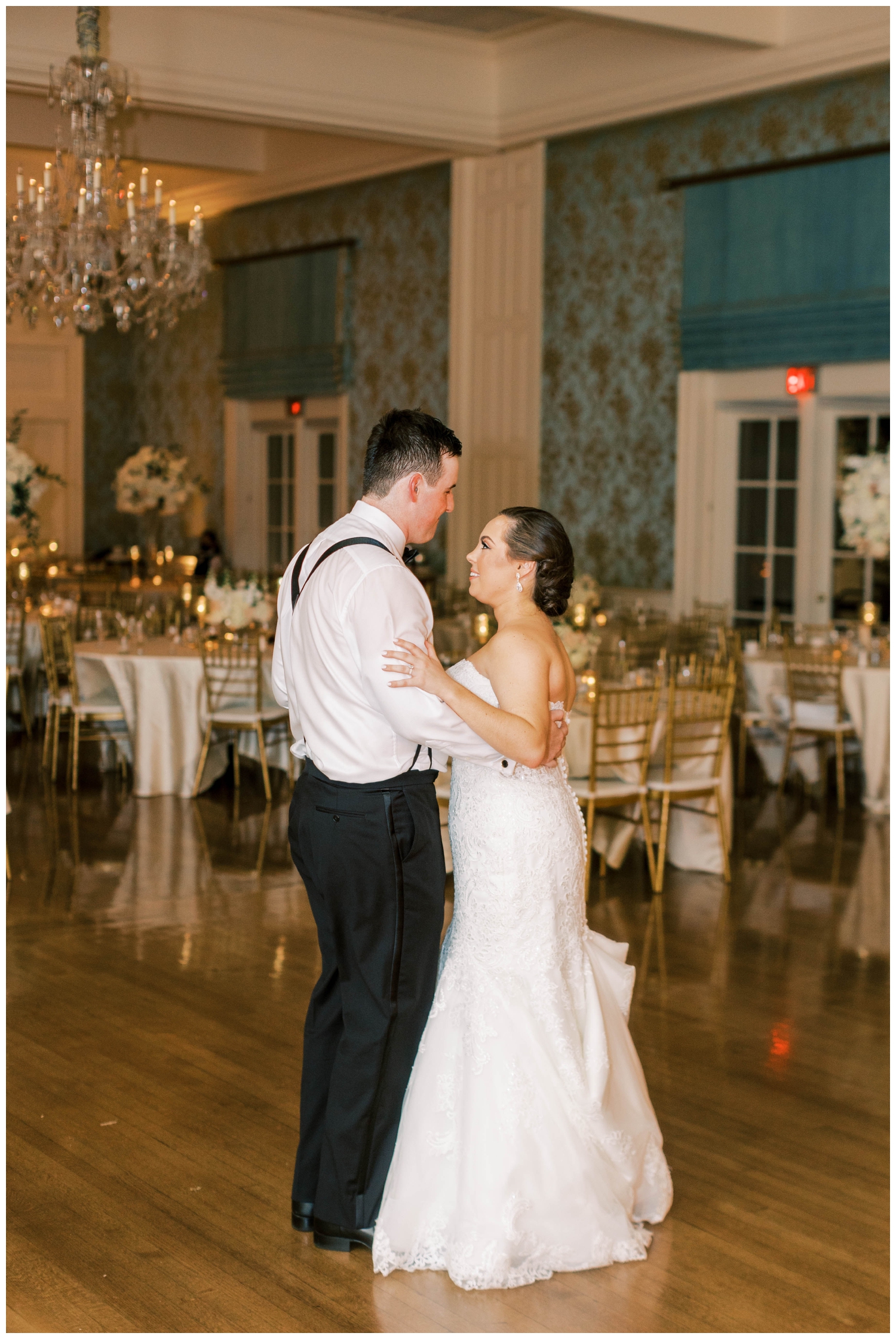 bride and groom private last dance at Houston Junior League