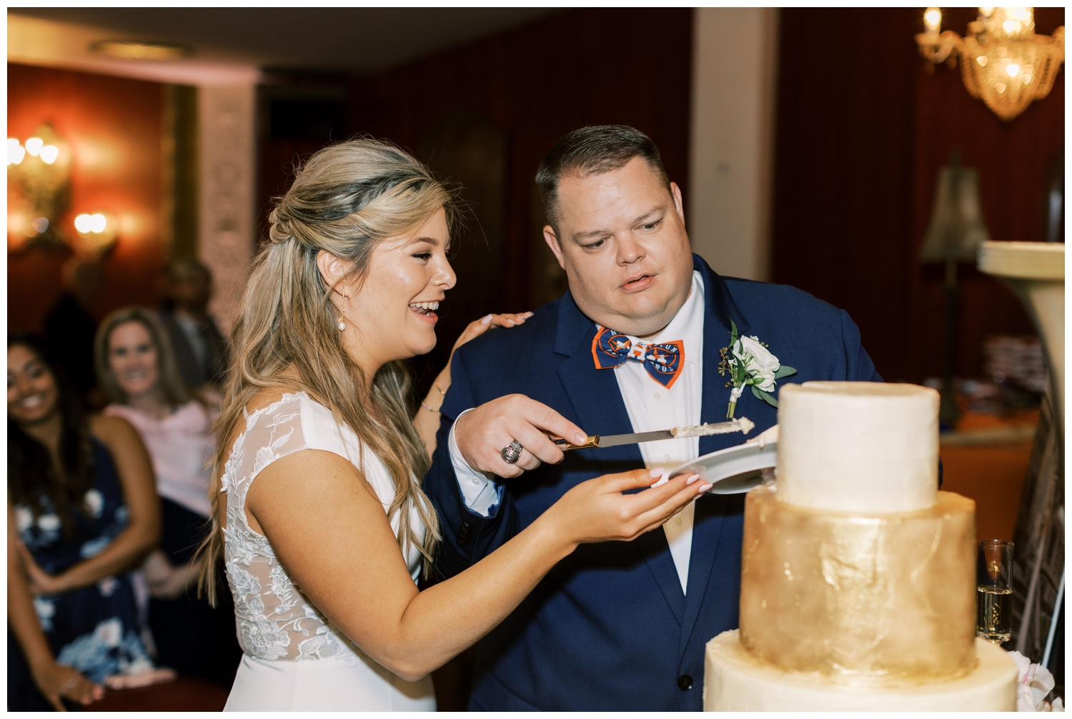 Majestic Metro Wedding bride and groom cake cutting