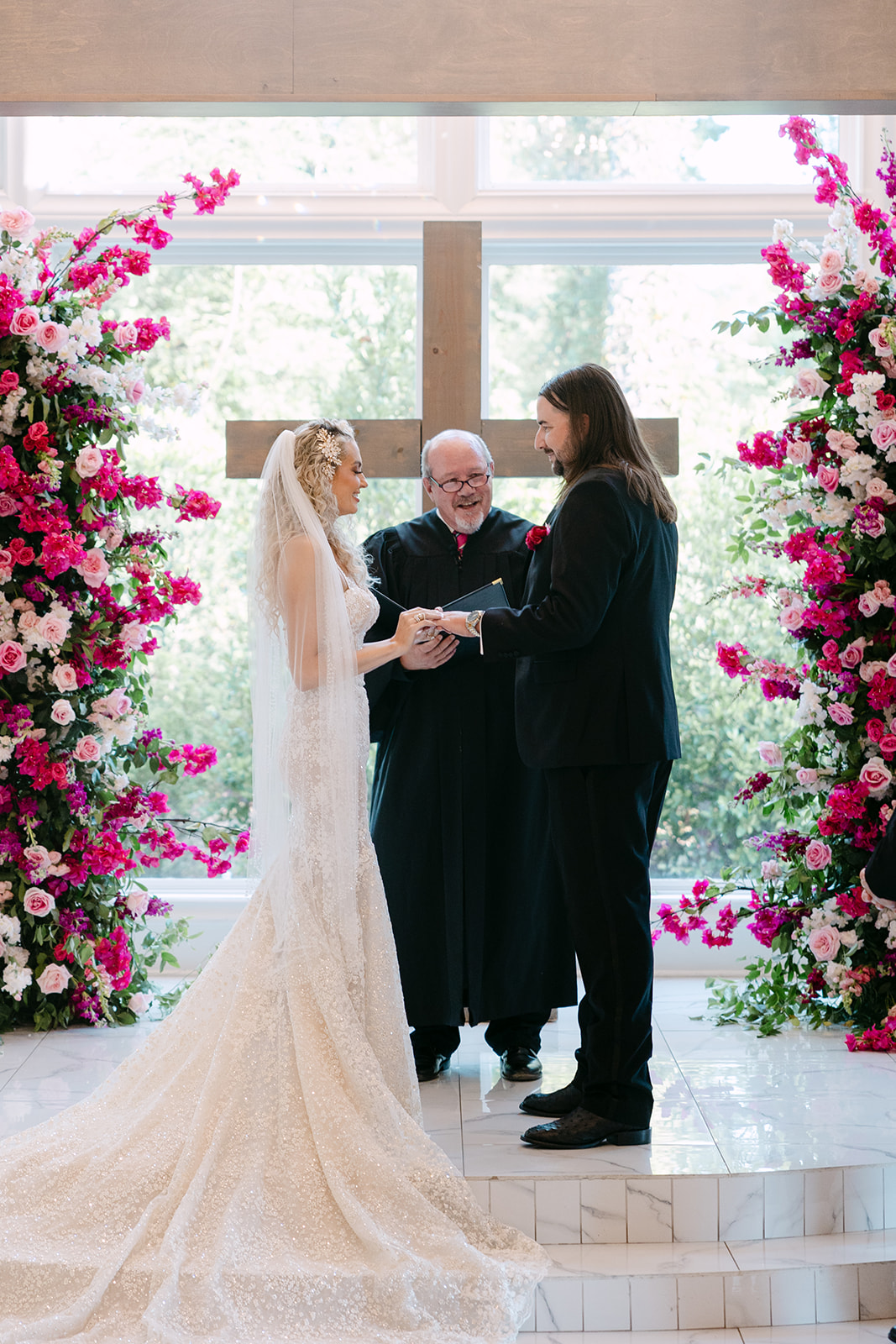 colorful wedding ceremony at sandlewood manor in houston