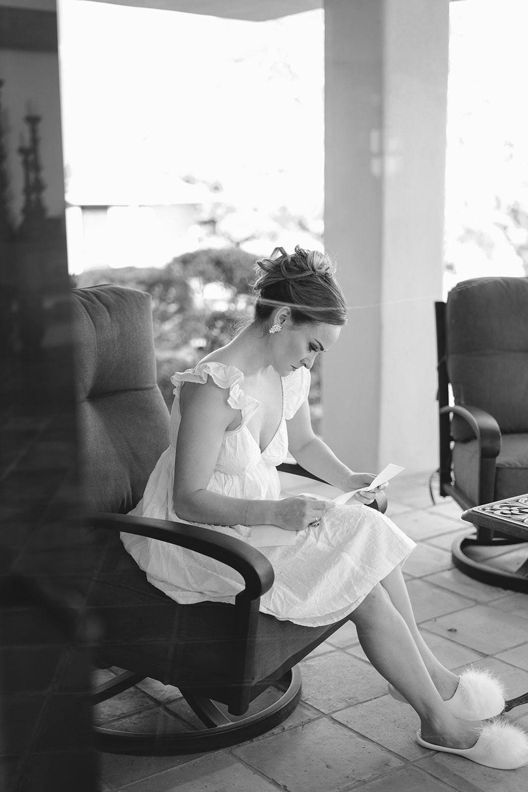 bride getting ready with her bridesmaid on her wedding day at La Bonne Vie Ranch