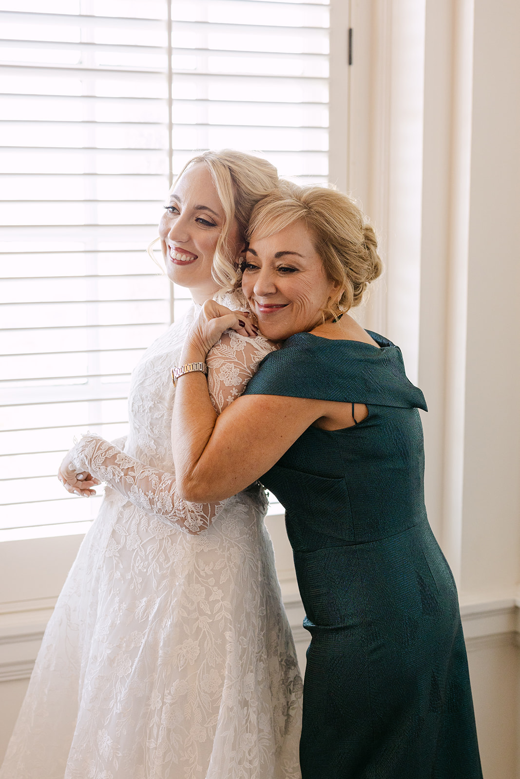 bride getting ready for her wedding at the grand valdez