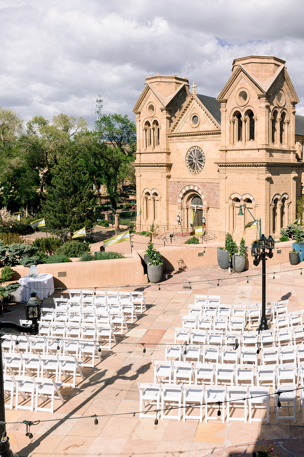 an outdoor wedding ceremony in La Fonda in Santa Fe