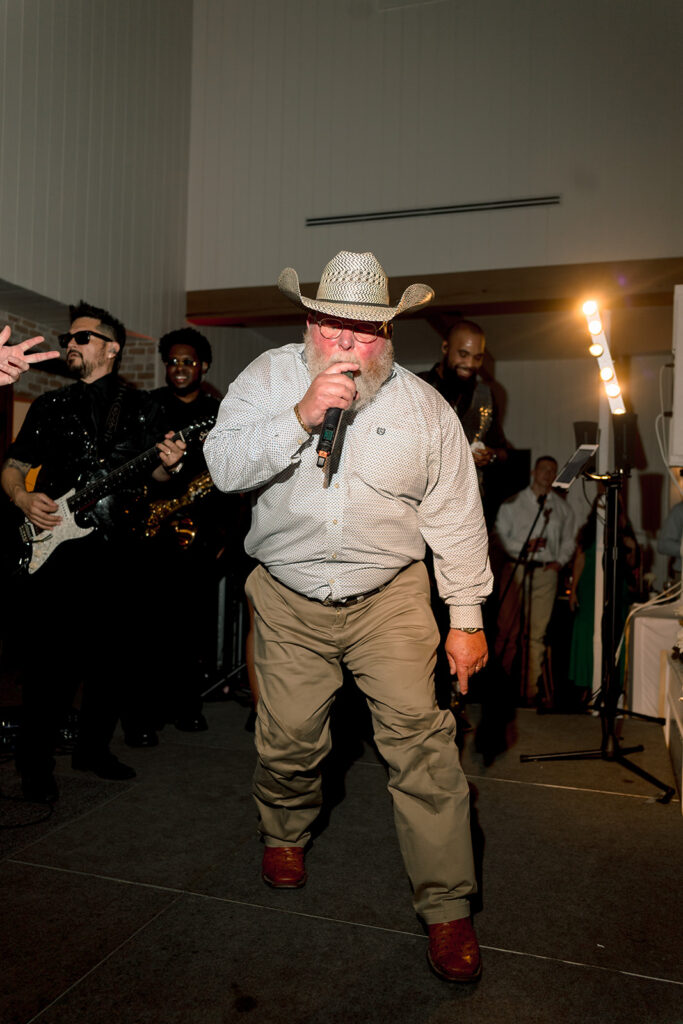 Modern Western Wedding Inspiration: A Classic Ranch Wedding with Timeless Cowboy Vibes