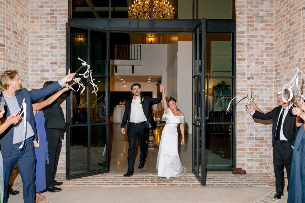 Modern Western Wedding Inspiration: A Classic Ranch Wedding with Timeless Cowboy Vibes