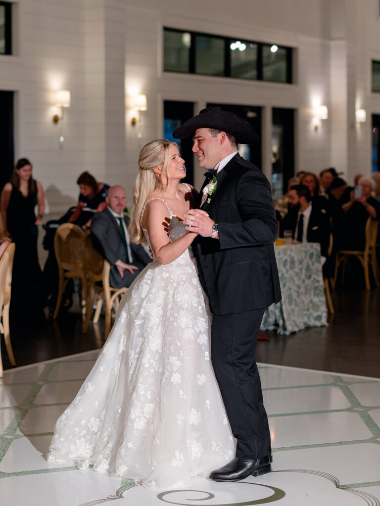 An Elegant Boxwood Manor Wedding with Classic Southern Garden Style