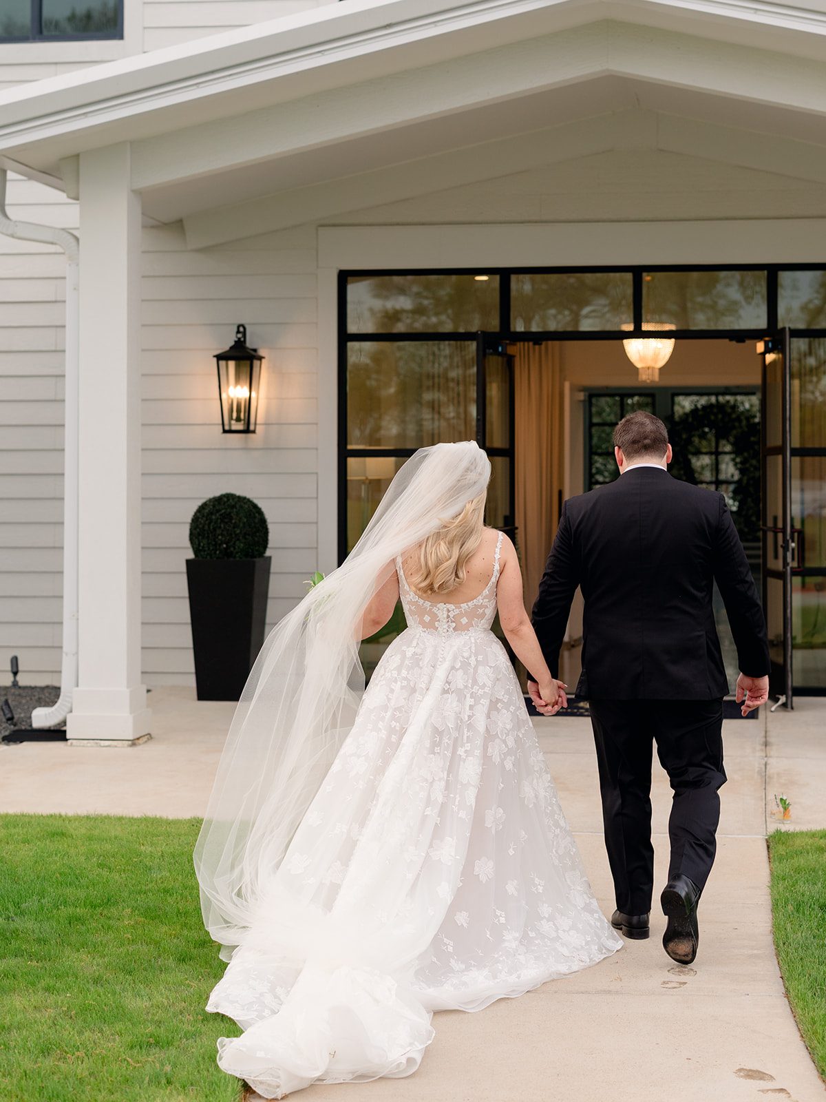 Just married couple at Boxwood Manor near Houston, Texas