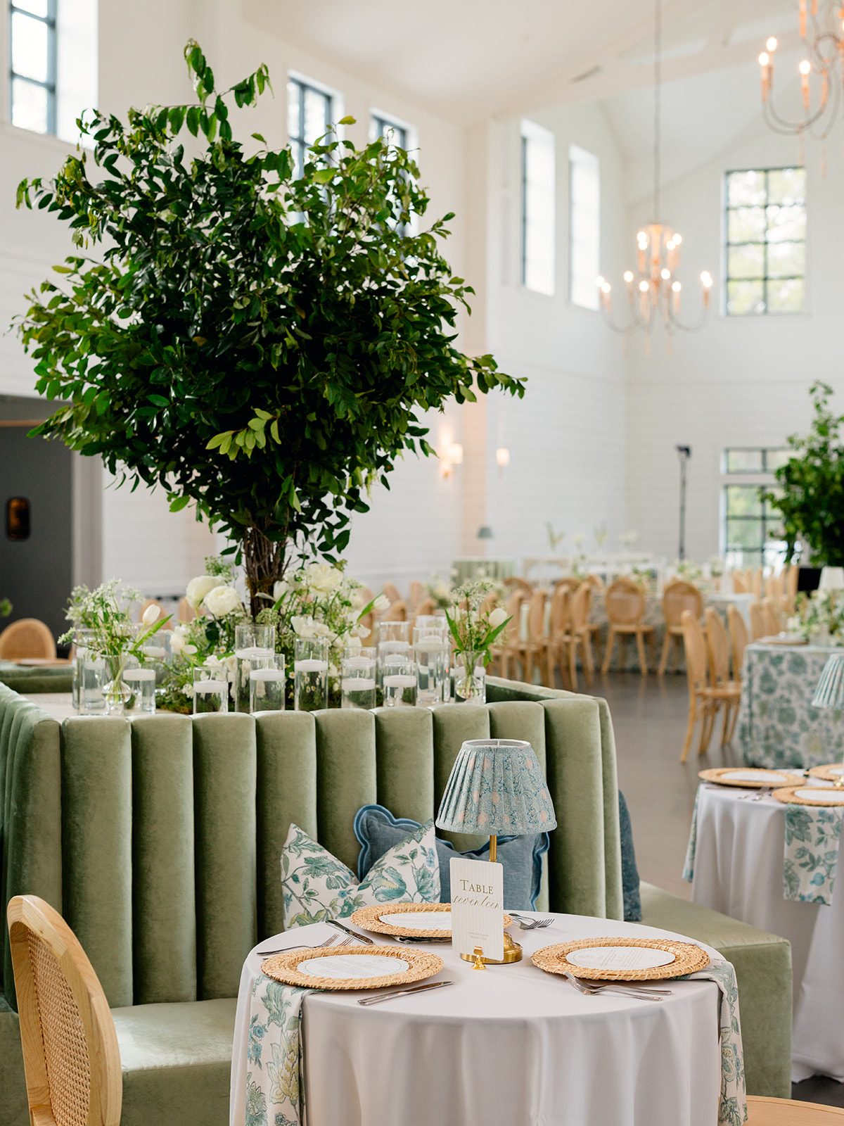 Wedding reception at Boxwood Manor in Tomball, Texas
